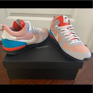 Nike ID International Mid Sneaker